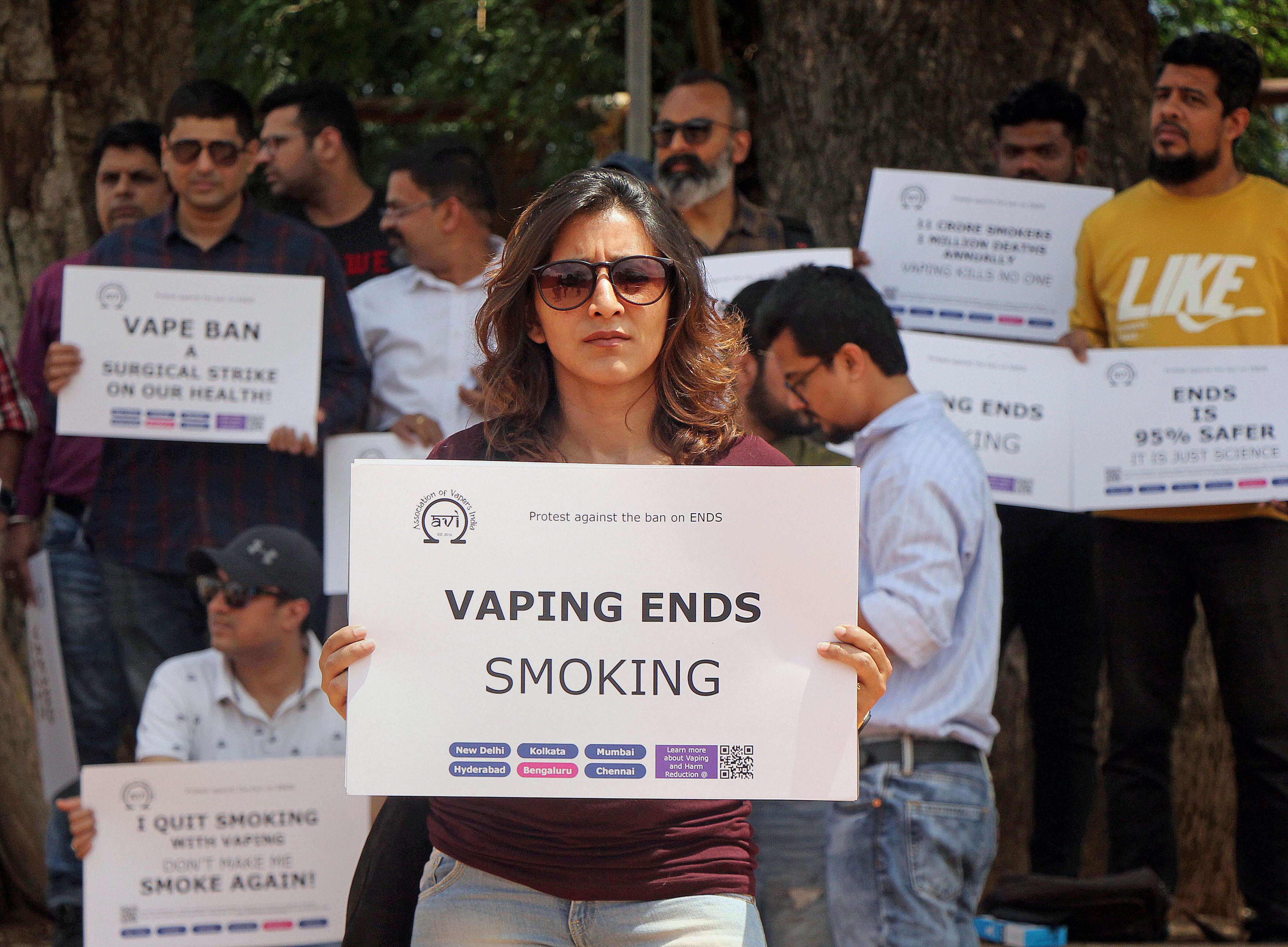 A vaper holding a 'Vaping Ends Smoking' placard at AVI's nationwide protest against the e-cigarette ban, Bengaluru, 28 September 2019